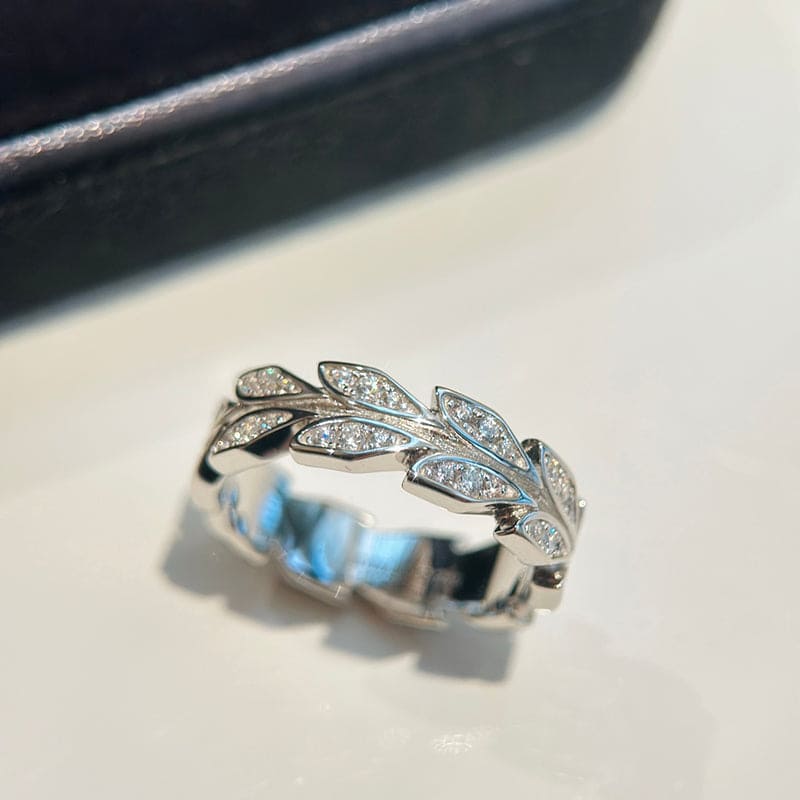 18K White Gold Victoria Vine Ring