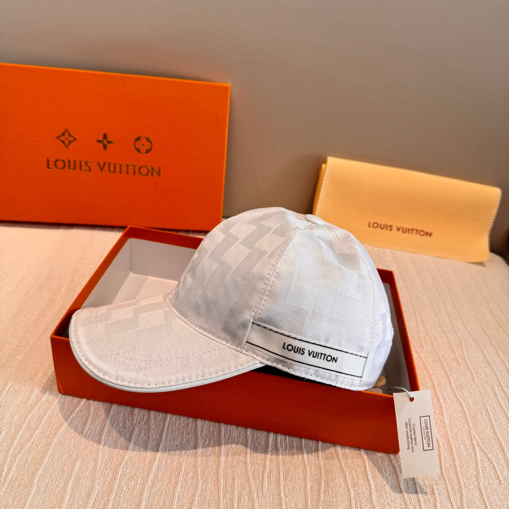 Elegant Checkered Baseball Cap